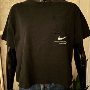 Nike Cropped Black Short Sleeve Streetwear Silver 3D Swoosh T-Shirt Size Large